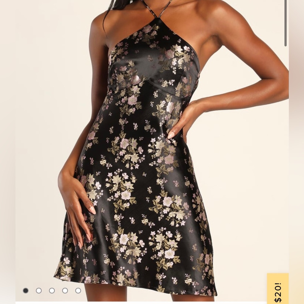 New with tag a line dress quality fabric . Lined . Size L